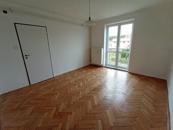 Nabízíme k pronájmu slunný byt 3+1 o UP 89,78 m2, v 2. NP v 