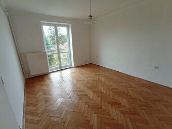 Nabízíme k pronájmu slunný byt 3+1 o UP 89,78 m2, v 2. NP v 
