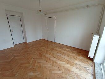 Nabízíme k pronájmu slunný byt 3+1 o UP 89,78 m2, v 2. NP v 