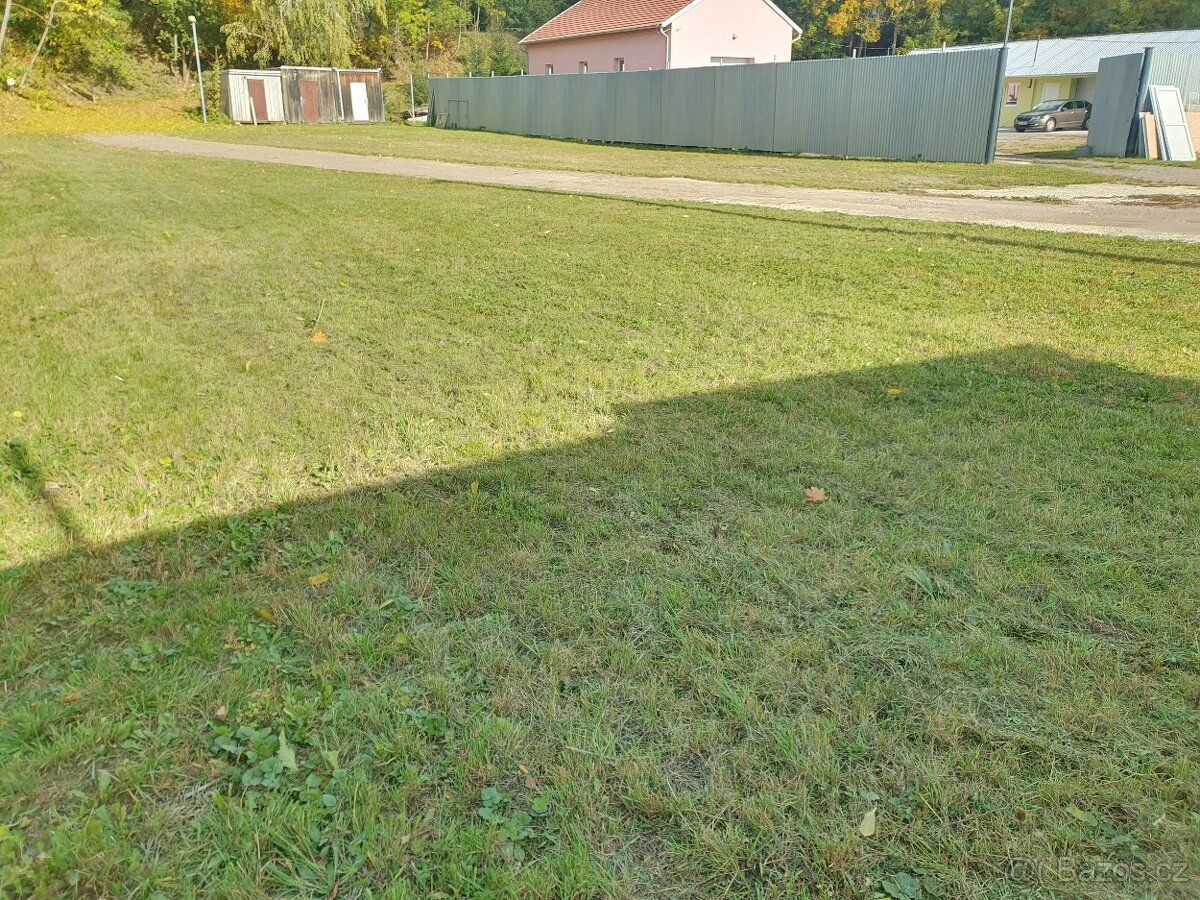 Hledáte skladovací prostory pro své stroje, nákladní či osob