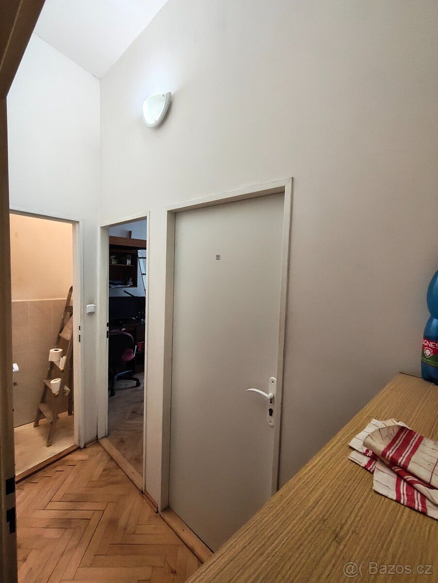 Nabízíme uvolněné místo v pokoji ve sdíleném bytě 3+1 v cent
