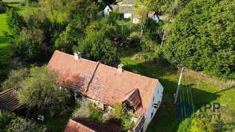 SLEVA: Nabízíme k prodeji celek rodinného domu o zastavěné p