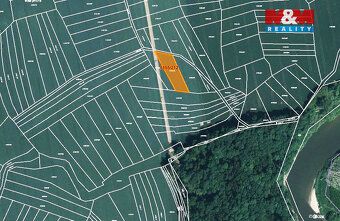Prodej pozemku o výměře 1497 m2 v katastru obce Vracov. Jedn