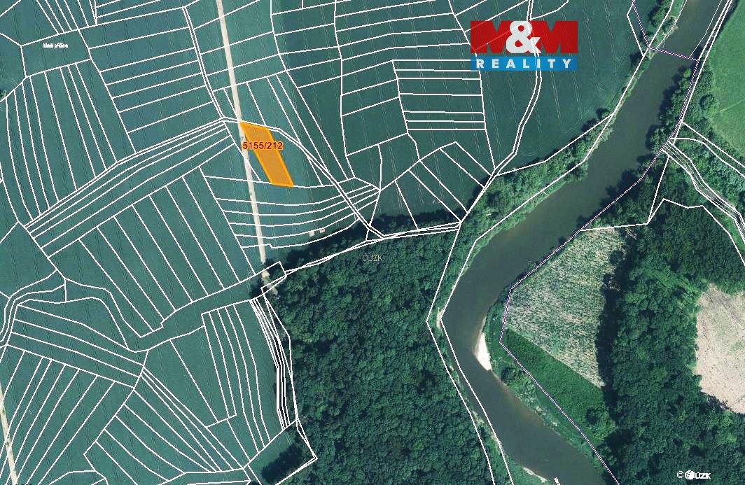 Prodej pozemku o výměře 1497 m2 v katastru obce Vracov. Jedn
