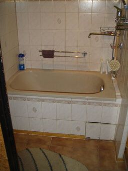 Pronájem bytu 2+kk,40 m2, blok 603, lokalita za Kahanem. Dům