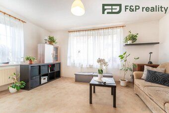 Dispozice a základní informace - Rodinný dům 5+kk - Garáž př