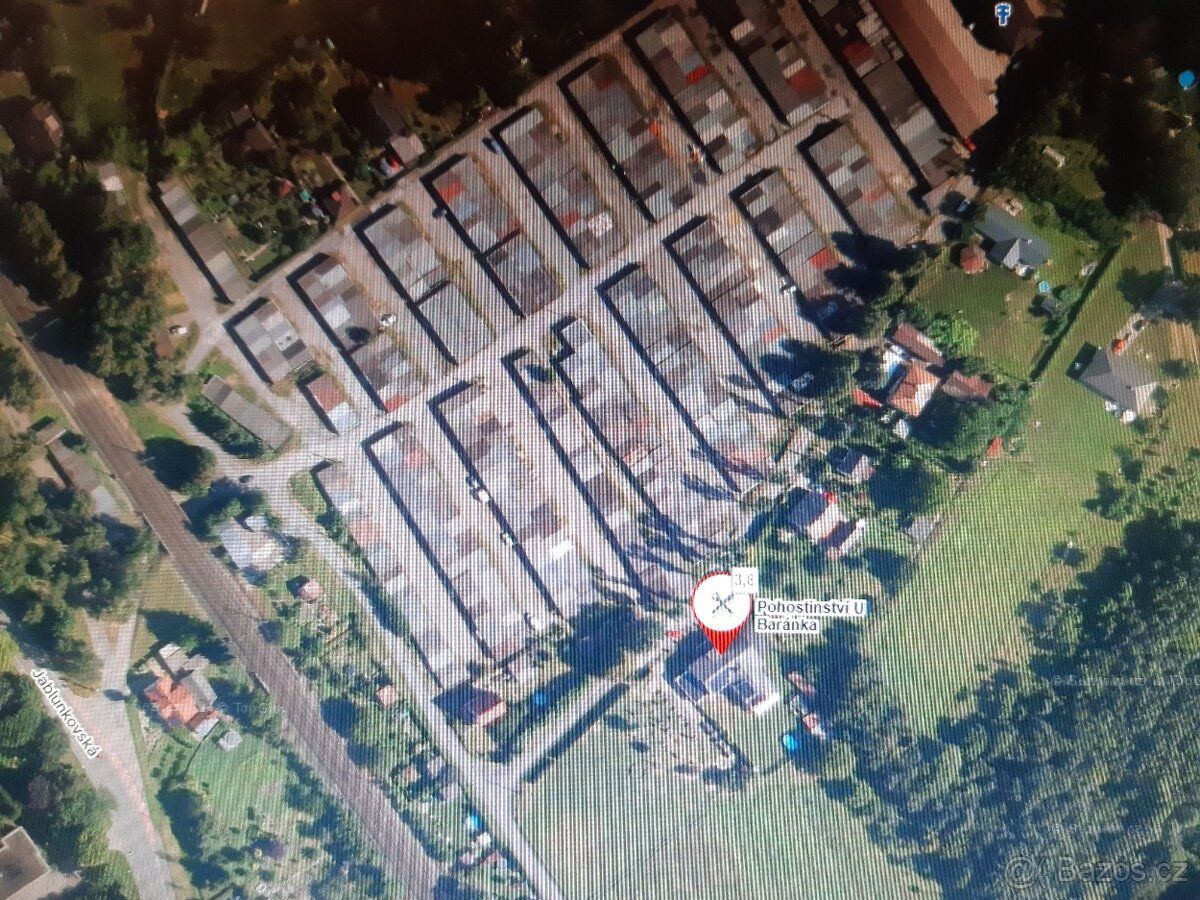 Pronájem garáže 22m2 ( plocha pozemku 32m2) s novou střechou
