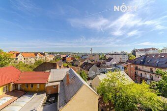 Hledáte krásný prostorný byt kousek od centra Prahy? Právě