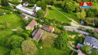 Nabízíme k prodeji stavební pozemek o výměře 600 m² v obci Č