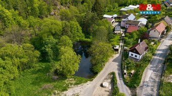 Nabízíme k prodeji stavební pozemek o výměře 600 m² v obci Č