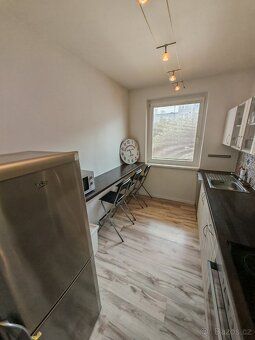 🏡 Pronájem pokojů v moderním bytě 3+1 po kompletní rekonstru