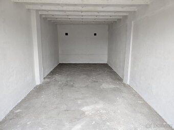 Prodám garáž na vlastním pozemku v Jičíně - lokalita Kníže, 