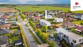 Byt 2+kk se zahradou, dvěma terasami a vlastním zázemím v kl