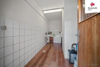 Nabízíme k prodeji rodinný dům s 2 prostornými bytovými jedn