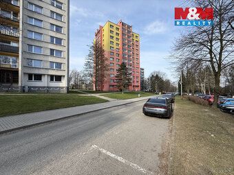 Nabízíme k prodeji byt s nadstandartní velikostí pokojů . Dv