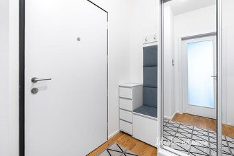 Nabízíme k dlouhodobému podnájmu světlý byt 1+kk o výměře 31