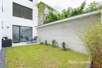 Nabízíme k dlouhodobému podnájmu světlý byt 1+kk o výměře 31