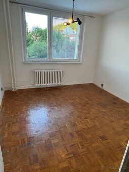 Velký byt dispozičně 2+1 Zlín Prštné K.Světlé , balkon na ji