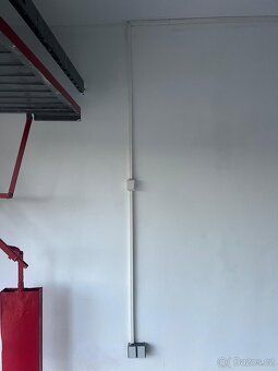 Garáž po renovaci , viz foto . E
