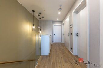 Nízkoenergetický moderní rodinný dům 5 KK, pozemek 325 m2, P