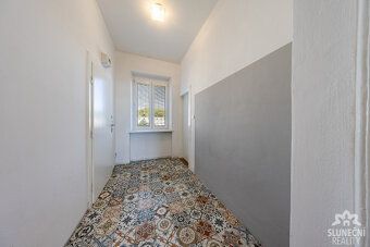 Nabízím k pronájmu prostorný byt 2+1 o výměře 71 m² v atrakt