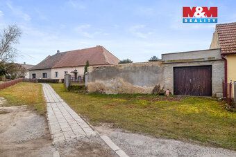 Nabízíme k prodeji starší rodinný dům v obci Kmetiněves, kte