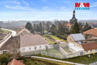 Nabízíme k prodeji starší rodinný dům v obci Kmetiněves, kte