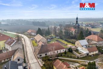 Nabízíme k prodeji starší rodinný dům v obci Kmetiněves, kte