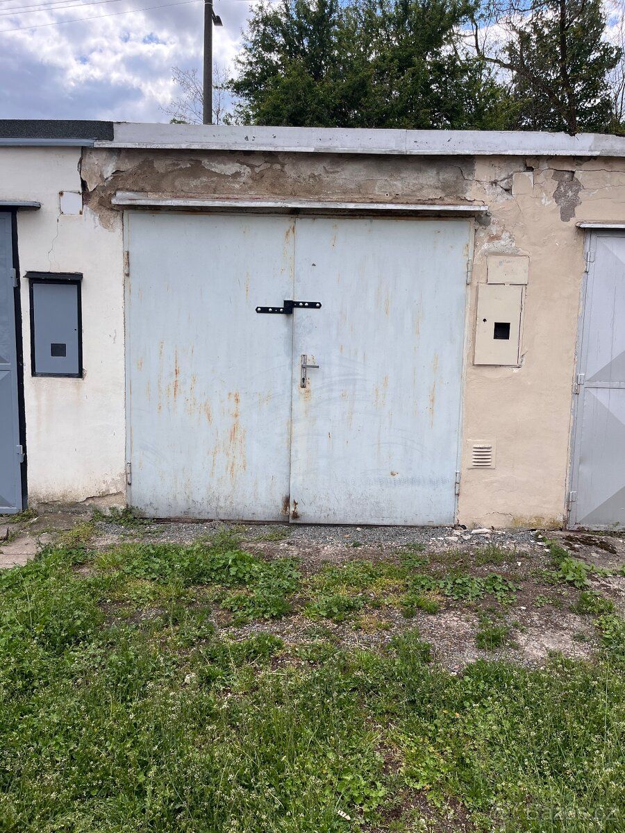 Pronajmu garáž v Chrudimi na Cihelně (za Bramacem). Garáž je