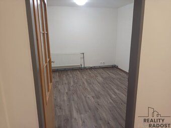 Nabízíme Vám pronájem bytu 1+1 50 m2 v obci Bělušice.
Byt se