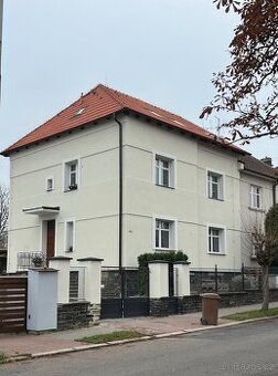 Nabízíme Vám pronájem bytu 1+1 50 m2 v obci Bělušice.
Byt se