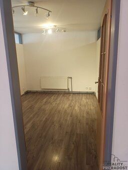 Nabízíme Vám pronájem bytu 1+1 50 m2 v obci Bělušice.
Byt se