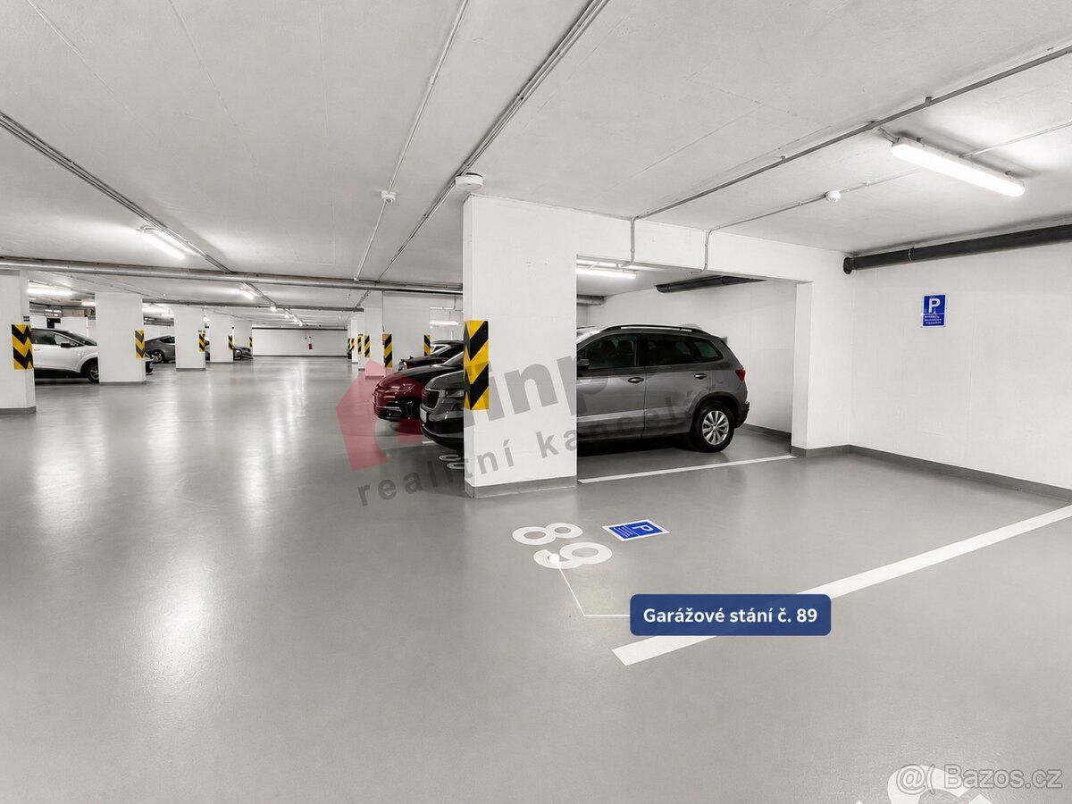 Nabízíme k pronájmu garážové stání o výměře 12 m² v moderní 