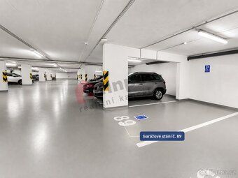 Nabízíme k pronájmu garážové stání o výměře 12 m² v moderní 