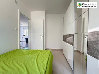 APARTMÁN 3+KK S TERASOU A ZAHRADOU – UVALA CASKA, OSTROV PAG