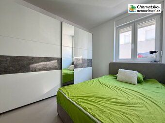 APARTMÁN 3+KK S TERASOU A ZAHRADOU – UVALA CASKA, OSTROV PAG