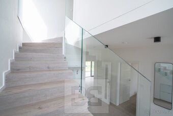 Ev.č. N09282 Nabízíme k pronájmu moderní rodinný dům v klidn