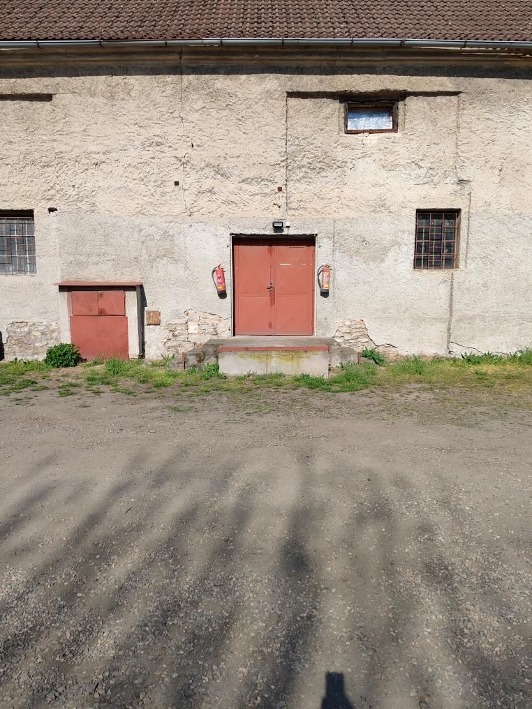 Nabídka pronájmu: nebytové prostory 300m2 a možnost pronájmu