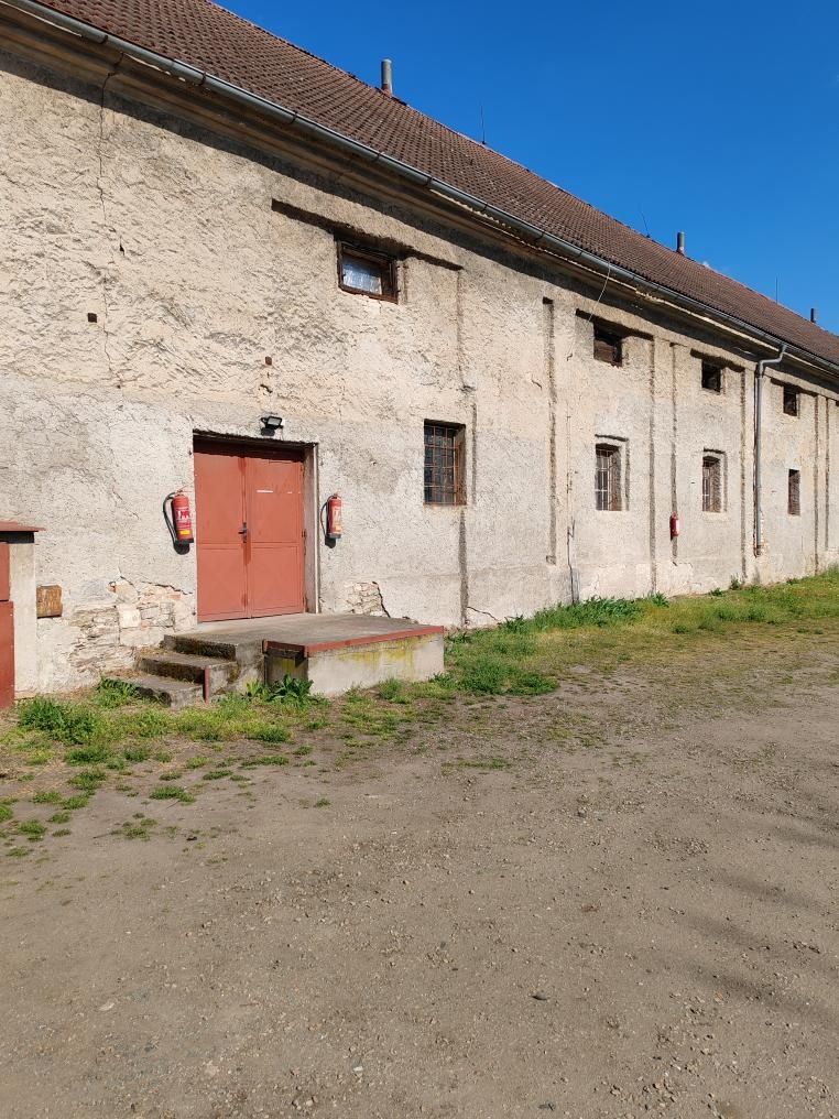 Nabídka pronájmu: nebytové prostory 300m2 a možnost pronájmu