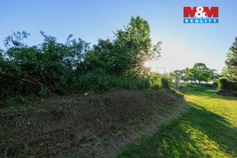 Nabízím k prodeji krásnou zahradu s ovocnými stromy na okraj