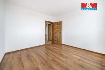 Nabízíme k prodeji prostorný a světlý byt o dispozici 3+1 s 
