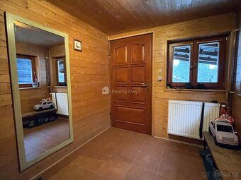 Nabízíme k prodeji tradiční dřevěnici po částečné rekonstruk
