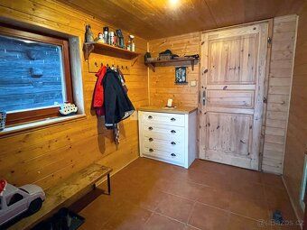 Nabízíme k prodeji tradiční dřevěnici po částečné rekonstruk