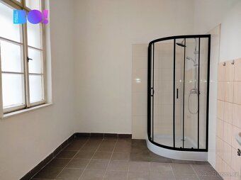 Nabízíme k pronájmu prostorný byt 2+1 s balkonem v centru Os