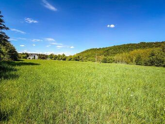 Nabízíme k prodeji stavební pozemek o výměře 1 731 m² v klid
