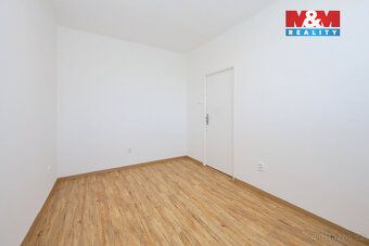 Nabízím k pronájmu prostorný a světlý zděný byt 3+1 v atrakt