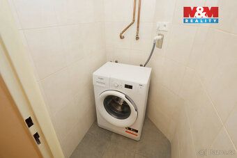 Nabízím k pronájmu prostorný a světlý zděný byt 3+1 v atrakt