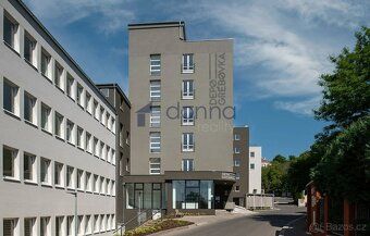 Nabízíme k pronájmu velice pěkný byt 2+kk, o ploše 37m², v p
