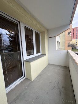 K dlouhodobému podnájmu nabízíme prosluněný byt o dispozici 
