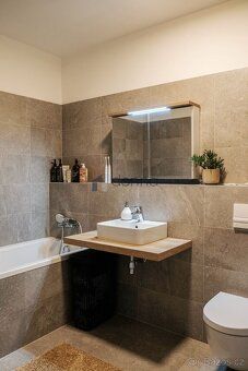 Nabízíme k pronájmu moderní, světlý byt 3+kk, o ploše 86m² (